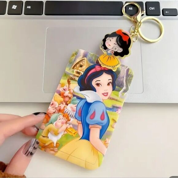 Snow White Retractable Keychain Card Holder - Picture 1 of 2